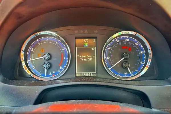 5YFBURHE5JP828585 2018 TOYOTA COROLLA - Image 8