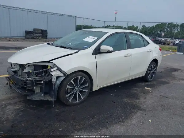 5YFBURHE5JP829090 2018 TOYOTA COROLLA - Image 2