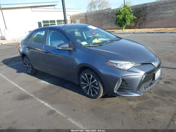 5YFBURHE5JP829297 2018 TOYOTA COROLLA - Image 1