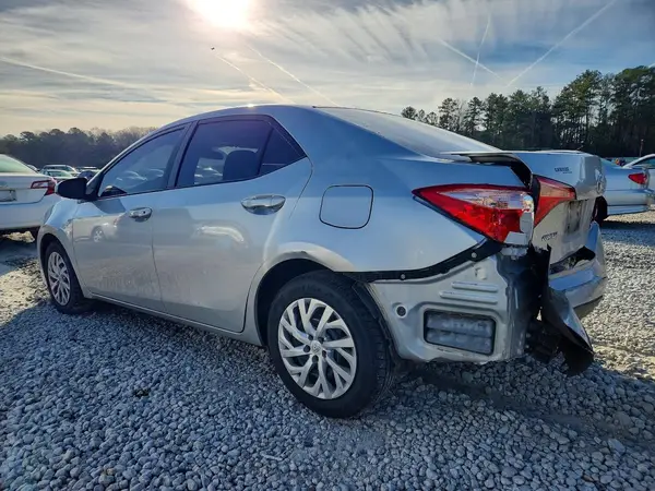 5YFBURHE5JP831731 2018 TOYOTA COROLLA - Image 2