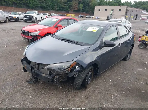 5YFBURHE5JP832233 2018 TOYOTA COROLLA - Image 2