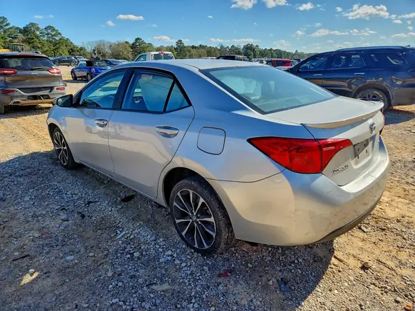 5YFBURHE5JP832295 2018 TOYOTA COROLLA - Image 2