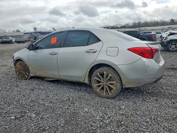 5YFBURHE5JP832569 2018 TOYOTA COROLLA - Image 2
