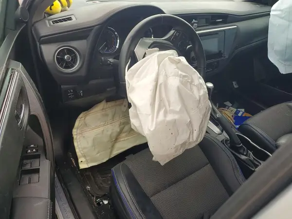 5YFBURHE5JP832569 2018 TOYOTA COROLLA - Image 8