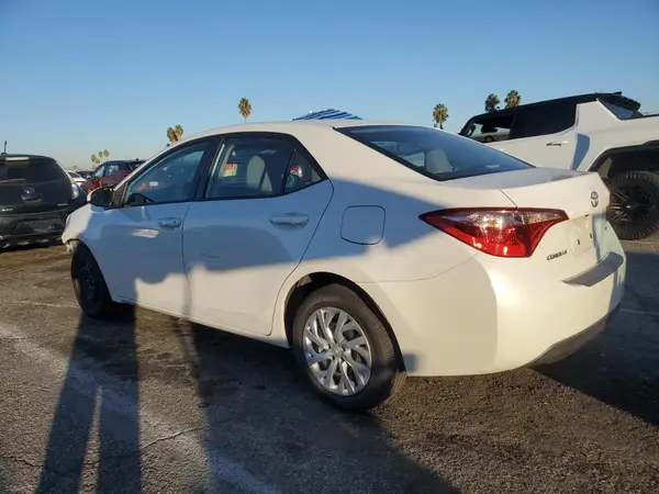 5YFBURHE5JP836430 2018 TOYOTA COROLLA - Image 2