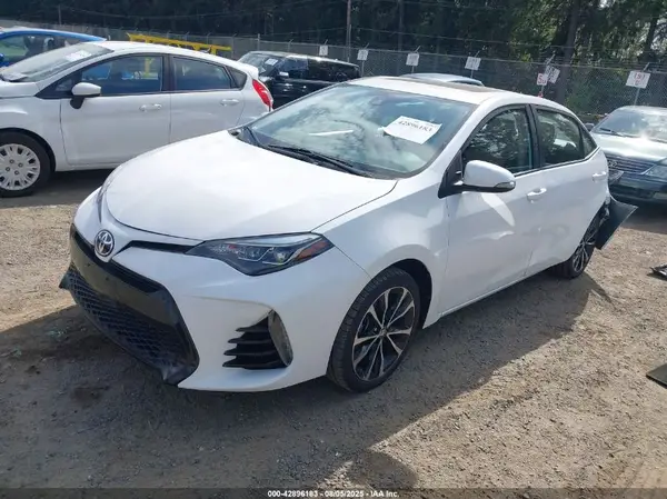 5YFBURHE5JP836704 2018 TOYOTA COROLLA - Image 2