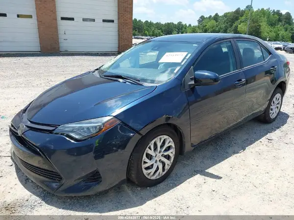 5YFBURHE5JP836783 2018 TOYOTA COROLLA - Image 2