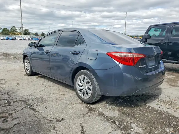 5YFBURHE5JP836797 2018 TOYOTA COROLLA - Image 2