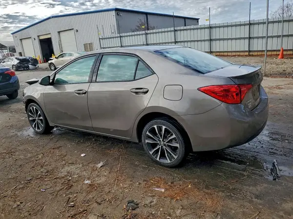 5YFBURHE5JP838730 2018 TOYOTA COROLLA - Image 2