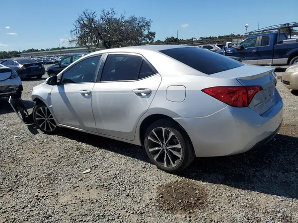 5YFBURHE5JP839702 2018 TOYOTA COROLLA - Image 2