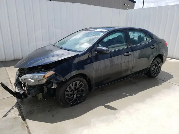 5YFBURHE5JP839893 2018 TOYOTA COROLLA - Image 1