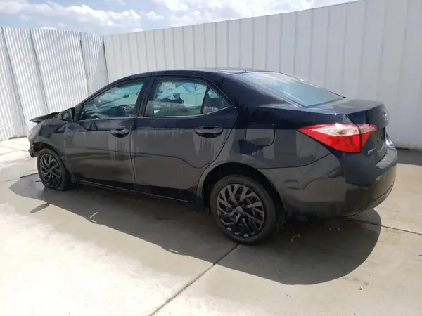 5YFBURHE5JP839893 2018 TOYOTA COROLLA - Image 2