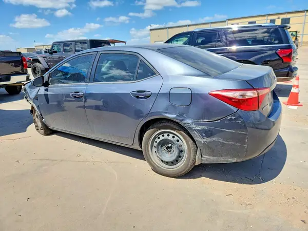 5YFBURHE5JP840137 2018 TOYOTA COROLLA - Image 2