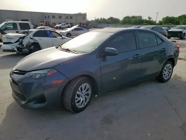 5YFBURHE5JP840851 2018 TOYOTA COROLLA - Image 1