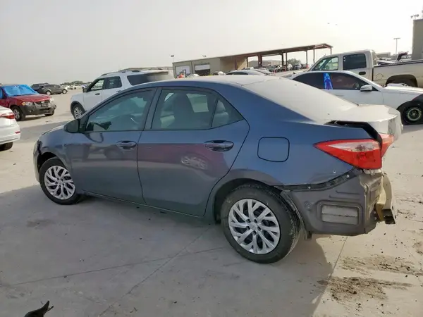 5YFBURHE5JP840851 2018 TOYOTA COROLLA - Image 2