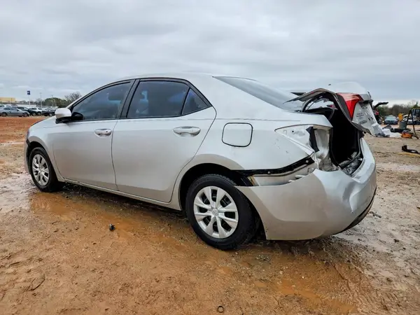 5YFBURHE5JP840977 2018 TOYOTA COROLLA - Image 2