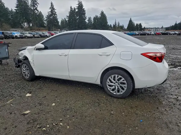 5YFBURHE5JP841238 2018 TOYOTA COROLLA - Image 2