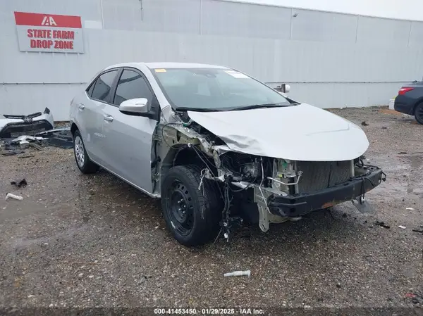 5YFBURHE5JP841384 2018 TOYOTA COROLLA - Image 1