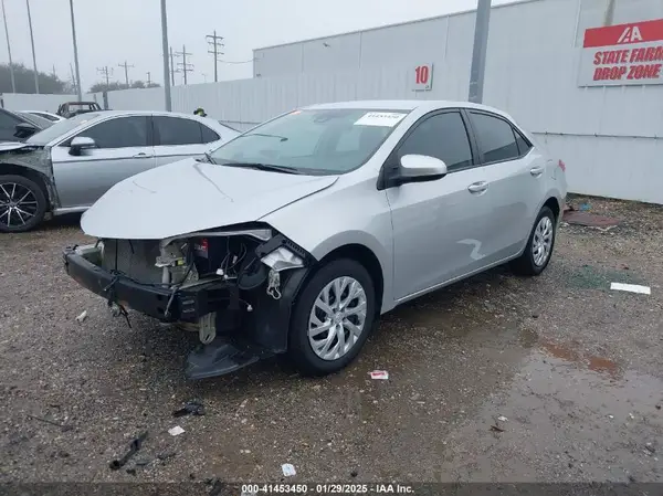 5YFBURHE5JP841384 2018 TOYOTA COROLLA - Image 2