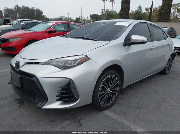 5YFBURHE5JP841921 2018 TOYOTA COROLLA - Image 2