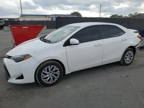 5YFBURHE5JP842843 2018 TOYOTA COROLLA - Image 1