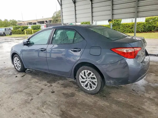 5YFBURHE5JP843071 2018 TOYOTA COROLLA - Image 2