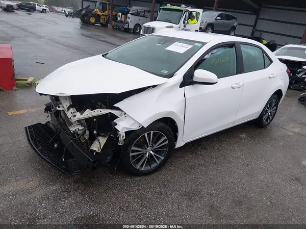 5YFBURHE5JP843829 2018 TOYOTA COROLLA - Image 2