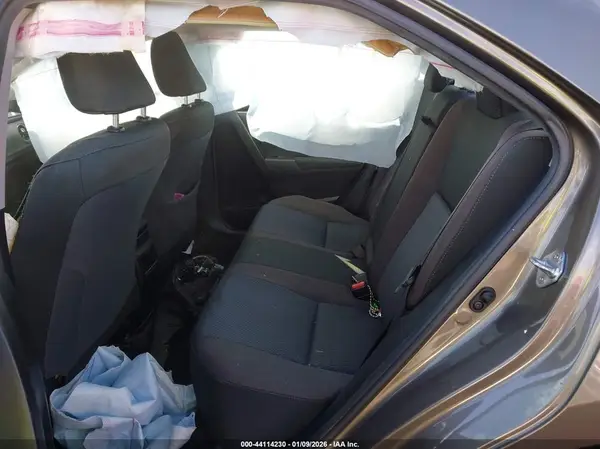 5YFBURHE5JP843975 2018 TOYOTA COROLLA - Image 8