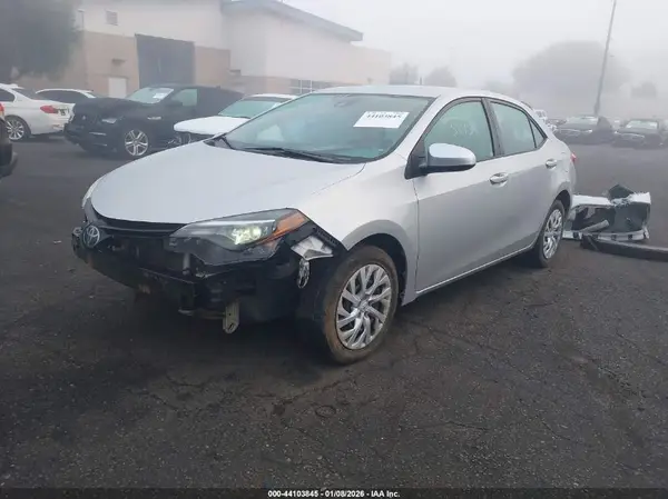 5YFBURHE5JP847458 2018 TOYOTA COROLLA - Image 2