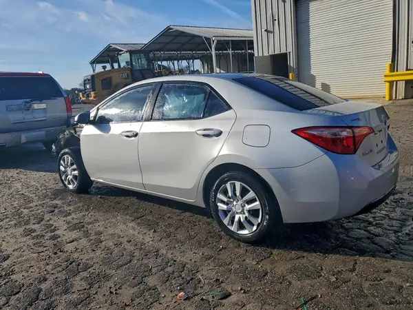 5YFBURHE5JP848738 2018 TOYOTA COROLLA - Image 2