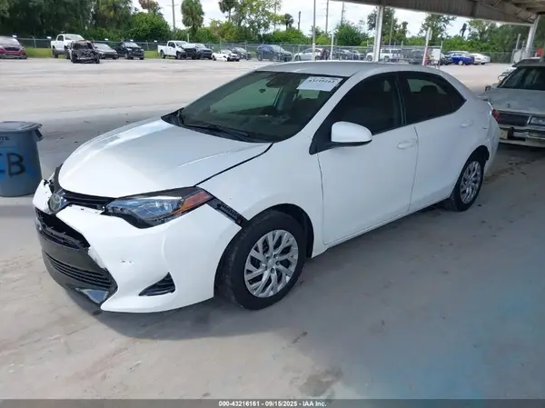 5YFBURHE5JP848819 2018 TOYOTA COROLLA - Image 2