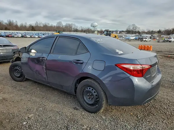 5YFBURHE5JP849002 2018 TOYOTA COROLLA - Image 2