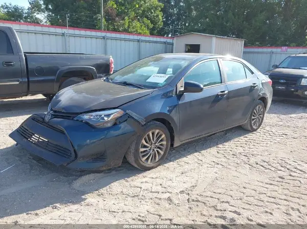 5YFBURHE5JP849422 2018 TOYOTA COROLLA - Image 2