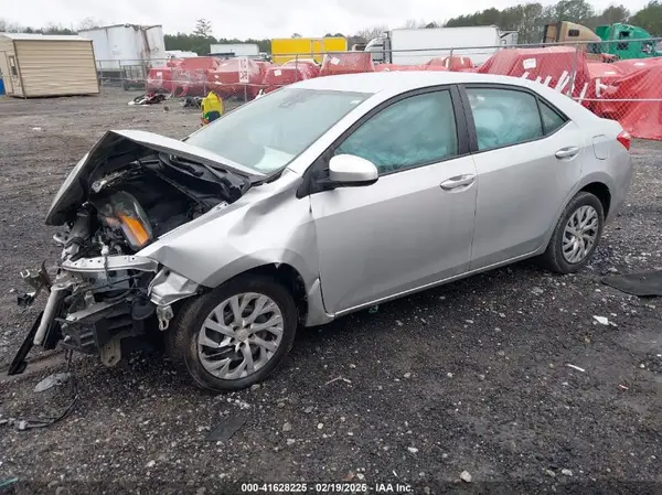 5YFBURHE5JP849775 2018 TOYOTA COROLLA - Image 2
