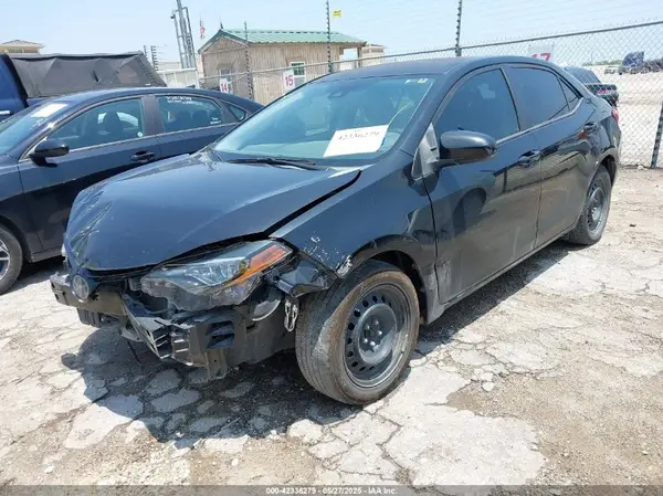 5YFBURHE5JP849906 2018 TOYOTA COROLLA - Image 2