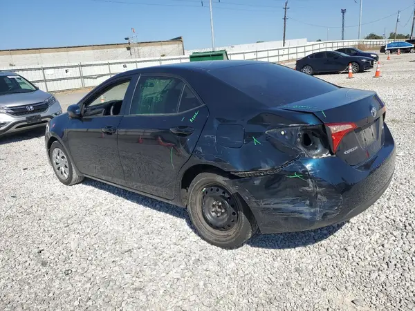 5YFBURHE5JP850408 2018 TOYOTA COROLLA - Image 2