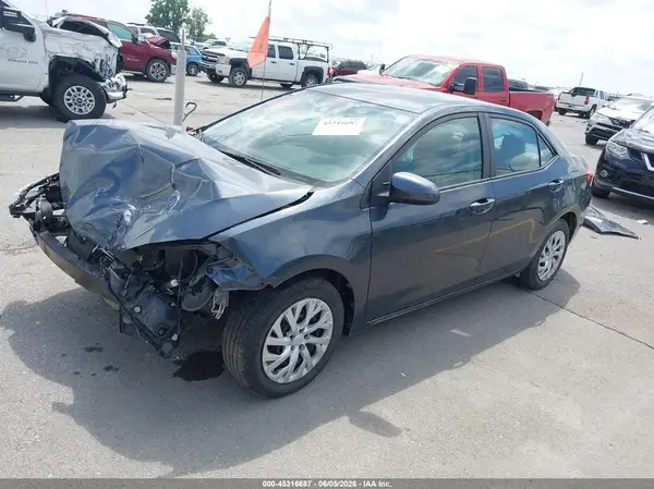 5YFBURHE5JP850957 2018 TOYOTA COROLLA - Image 2