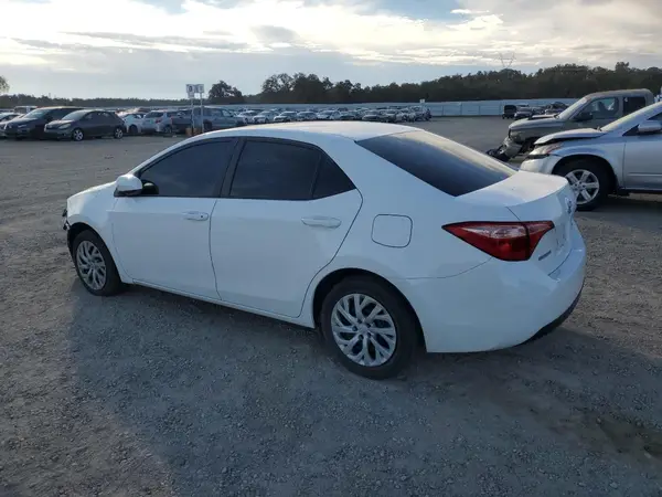 5YFBURHE5JP851056 2018 TOYOTA COROLLA - Image 2