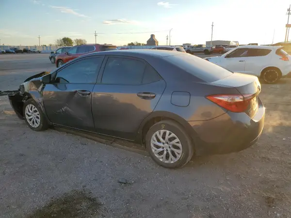 5YFBURHE5JP851896 2018 TOYOTA COROLLA - Image 2