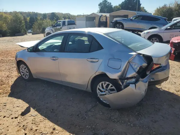 5YFBURHE5JP852725 2018 TOYOTA COROLLA - Image 2
