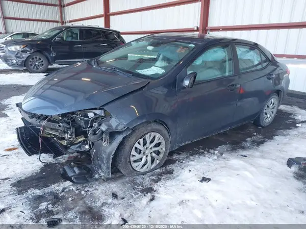 5YFBURHE5JP852899 2018 TOYOTA COROLLA - Image 2