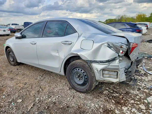 5YFBURHE5JP853714 2018 TOYOTA COROLLA - Image 2