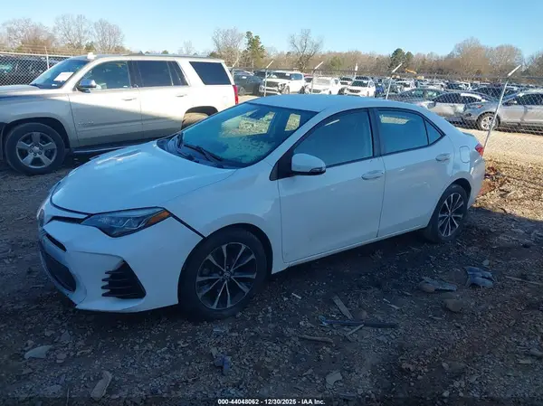 5YFBURHE5JP854250 2018 TOYOTA COROLLA - Image 2