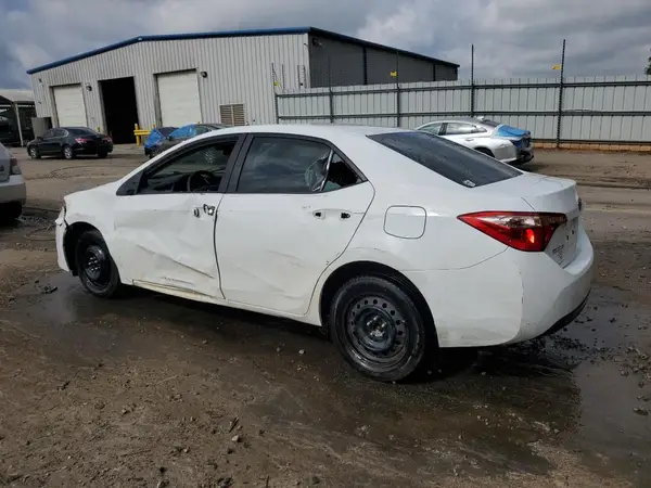 5YFBURHE5JP854393 2018 TOYOTA COROLLA - Image 2