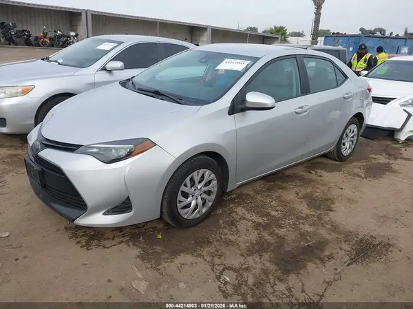 5YFBURHE5JP854989 2018 TOYOTA COROLLA - Image 2