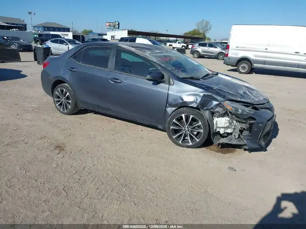 5YFBURHE5JP855012 2018 TOYOTA COROLLA - Image 1