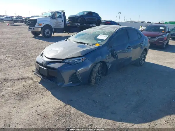 5YFBURHE5JP855012 2018 TOYOTA COROLLA - Image 2