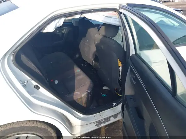 5YFBURHE5JP856113 2018 TOYOTA COROLLA - Image 8