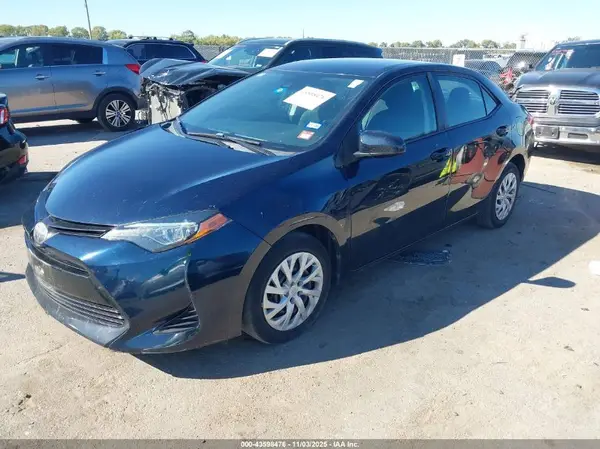 5YFBURHE5KP880882 2019 TOYOTA COROLLA - Image 2