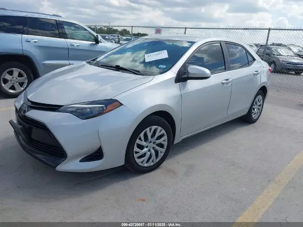 5YFBURHE5KP887251 2019 TOYOTA COROLLA - Image 2